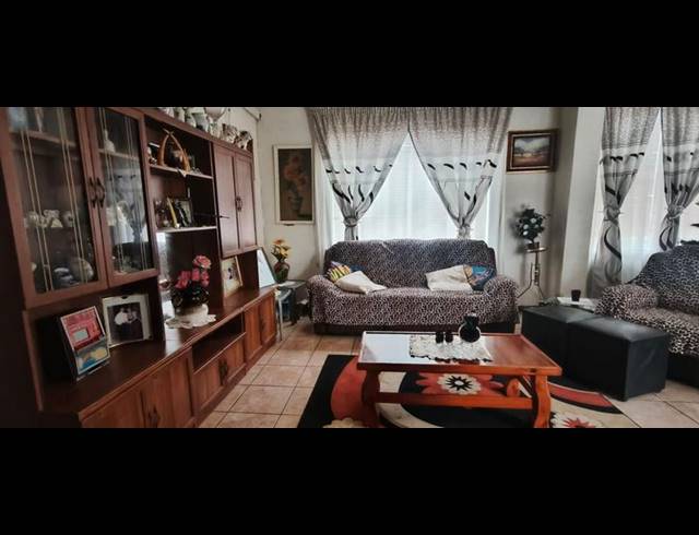 3 BEDROOM HOUSE FOR SALE IN MOUNTAIN VIEW